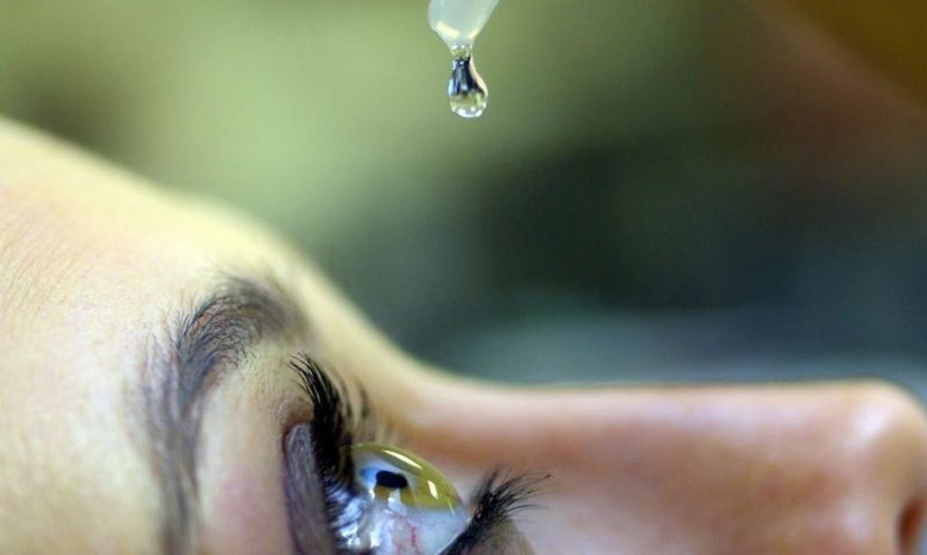 Campanha Julho Turquesa conscientiza população sobre a doença do olho seco